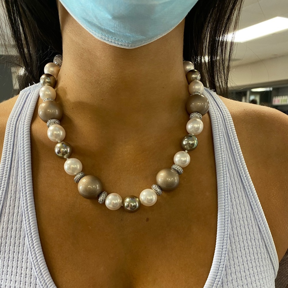 BEAUTIFUL PEARL NECKLACE WITH RINESTONE SPACERS